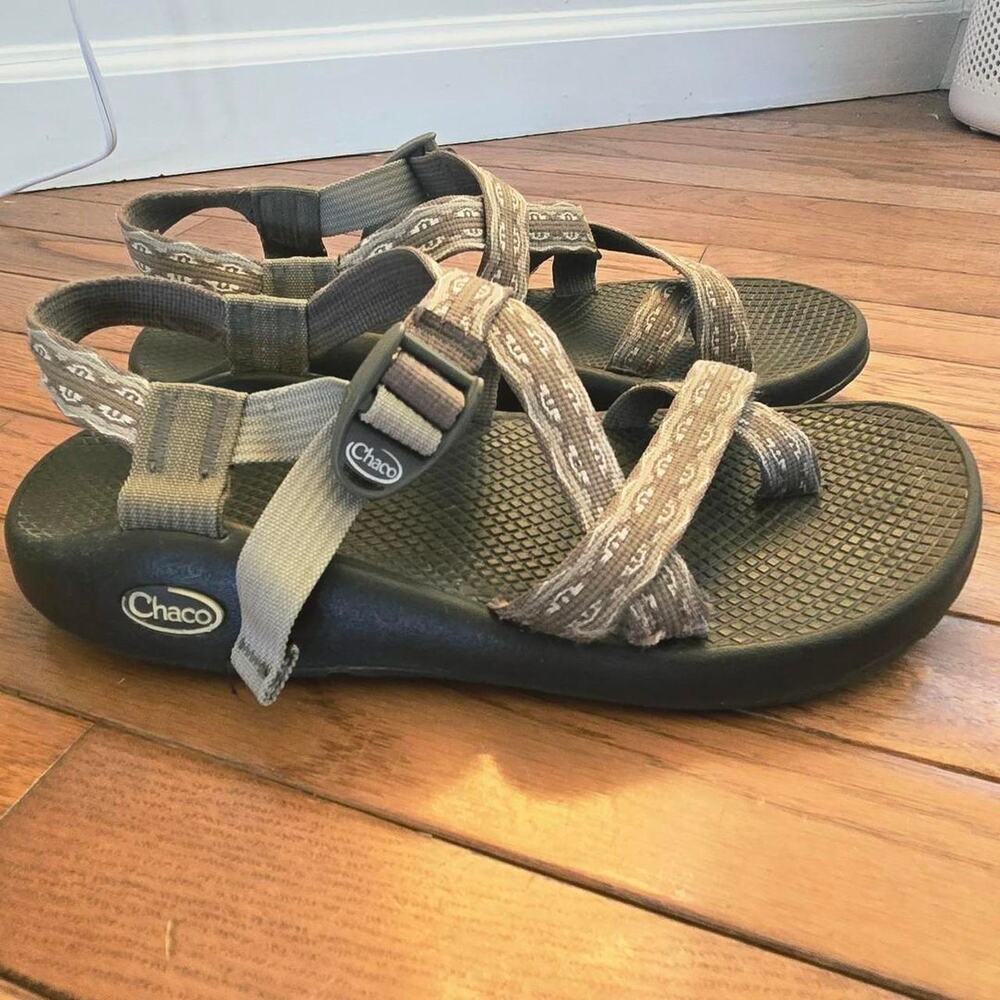 Brown and beige sandals geometric pattern Some wear on straps. sz 9